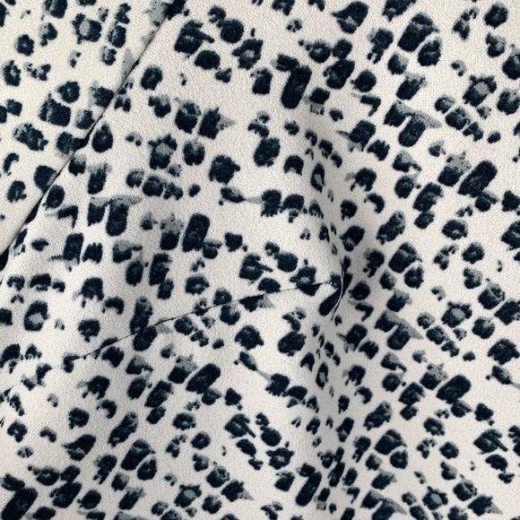 1x Mellowday White with Navy Blue Pattern Work Blouse  with 3/4 length sleeves - Picture 2 of 6